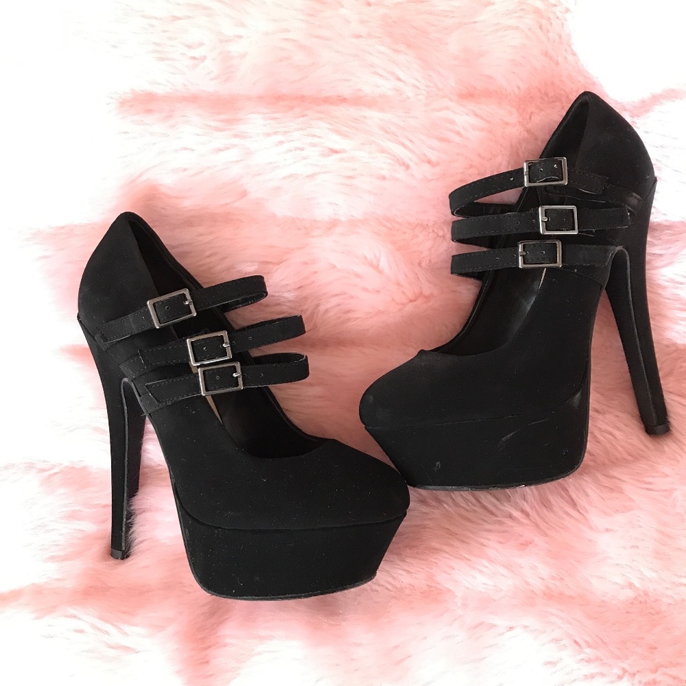 Black Velvety Mary Jane Pumps